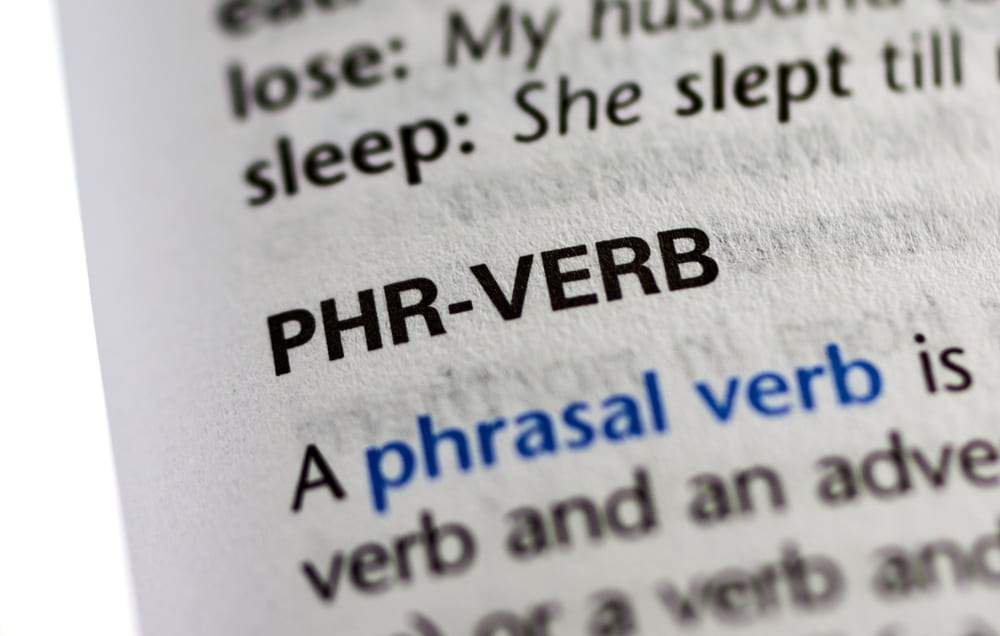 เข้าใจพื้นฐาน Phrasal Verb พร้อมรวมตัวอย่างประโยคและวิธีจดจำ